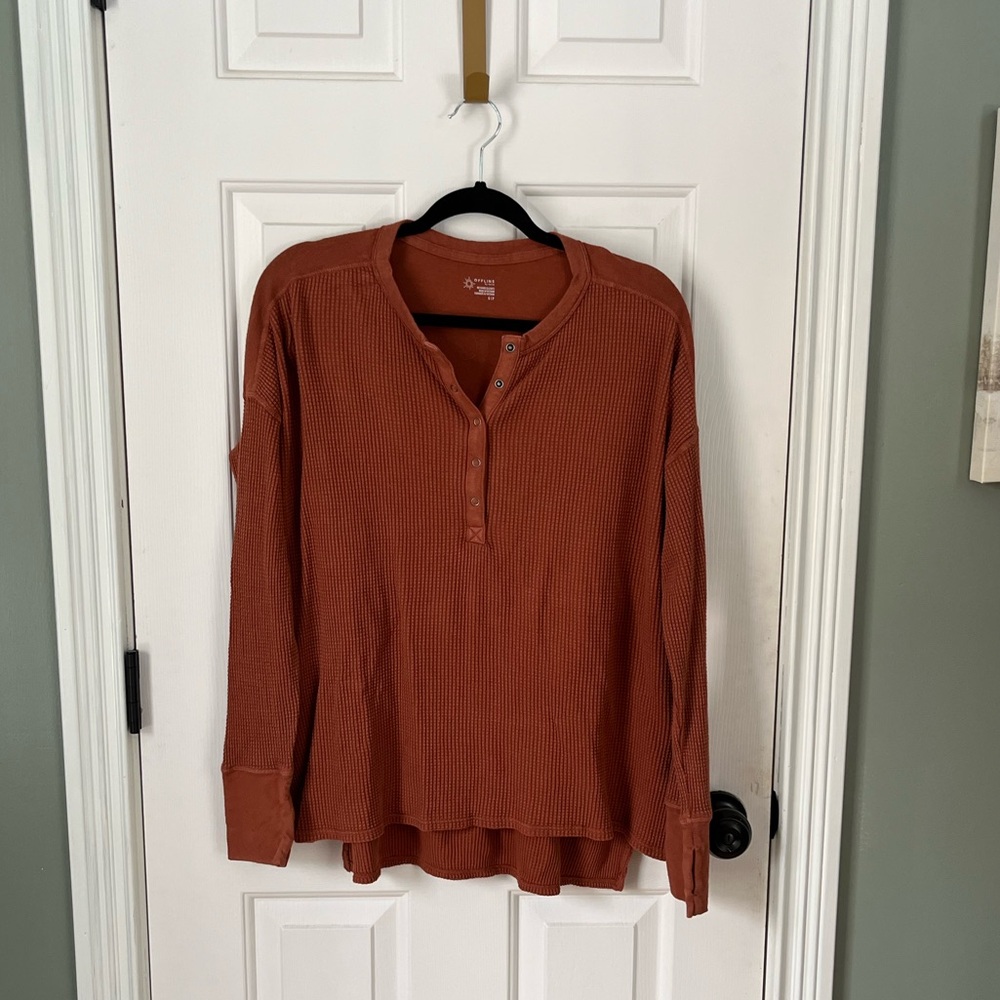 Offline by Aerie Long Sleeve Burnt Orange Waffle Henley Women’s S